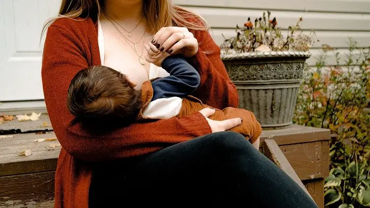 breastfeeding position