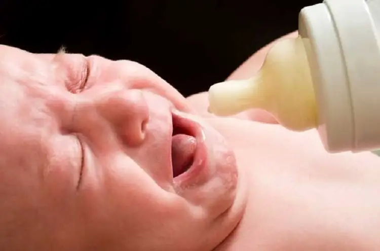 baby fed spoiled formula milk