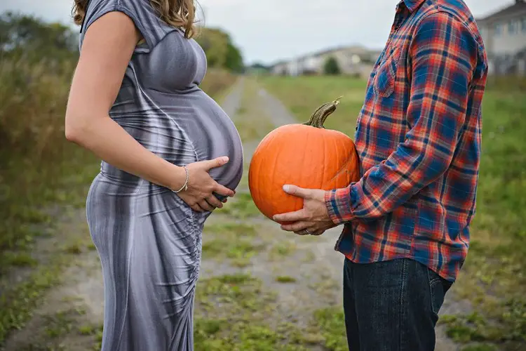pumpkin maternity shoot