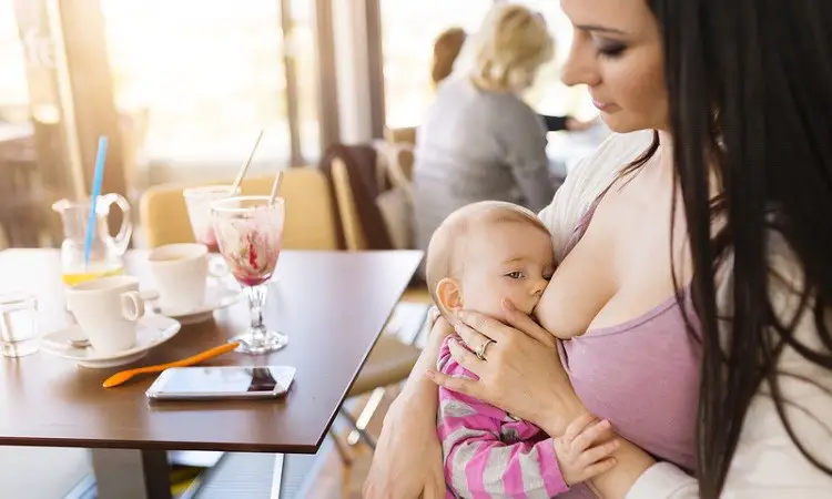 breastfeeding in restaurant