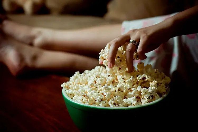 eating popcorn during nursing