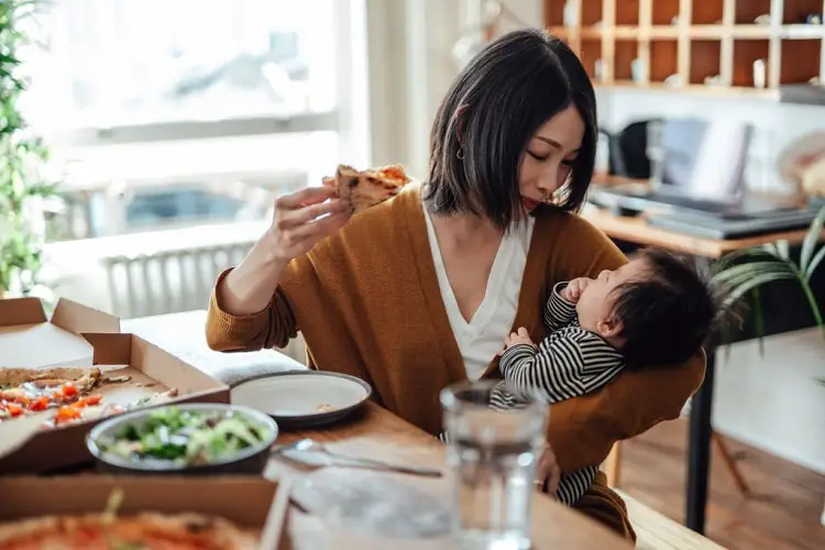 Can I Eat Pizza While Breastfeeding